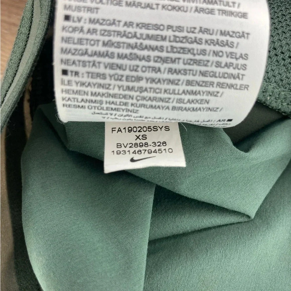 Nike Essential 7/8 Dri-Fit Pants in two-tone green size XS - Picture 6 of 7